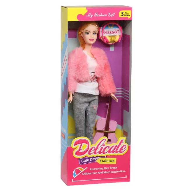 Păpușa „Fermecătoare” cu chitară, într-o haină de blană roz, cod 880268