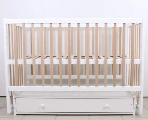 Pătuț Kuzya Sofia Alb Natur pe balansoar cu sertar