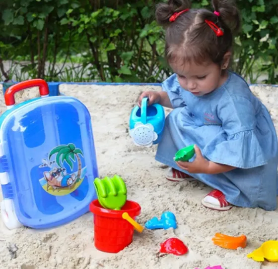Set pentru nisip cu valiză și accesorii, Technok (6009) Set pentru nisip cu valiză și accesorii, Technok (6009)