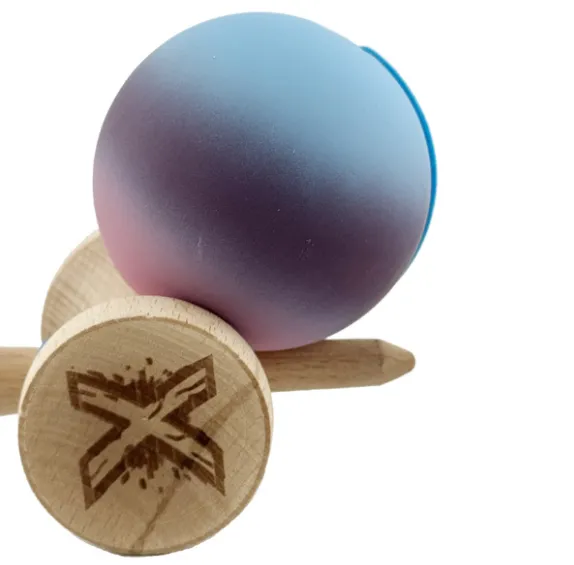 „Kendama X Original”, Profesionala, Flippy, Rulment Metalic, Ața 55 cm, Cupe Mari, 7 x 6 x 18 cm, gradient albastru-mov „Kendama X Original”, Profesionala, Flippy, Rulment Metalic, Ața 55 cm, Cupe Mari, 7 x 6 x 18 cm, gradient albastru-mov