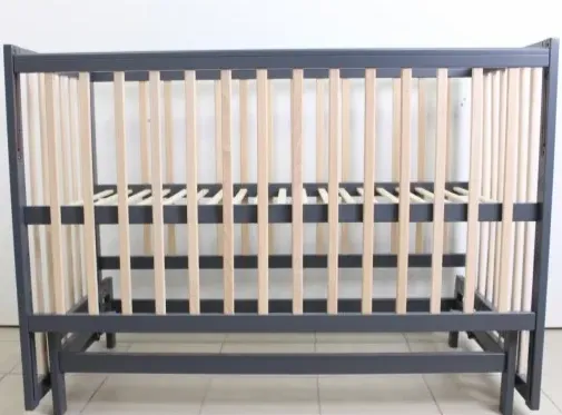 Pătuț Kuzya Sofia Antracite Natur pe balansoar