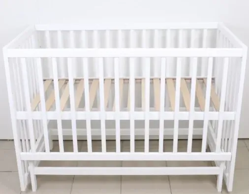 Pătuț Kuzya Sofia Alb pe balansoar