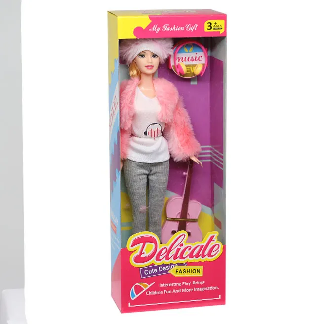 Păpușă în haine de iarnă și chitară, în haină de blană roz, cod 880370