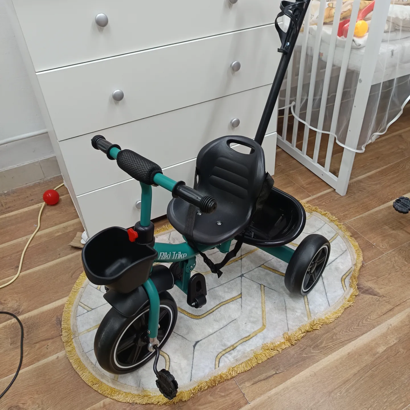 Triciclu culoarea verde Art. 74500