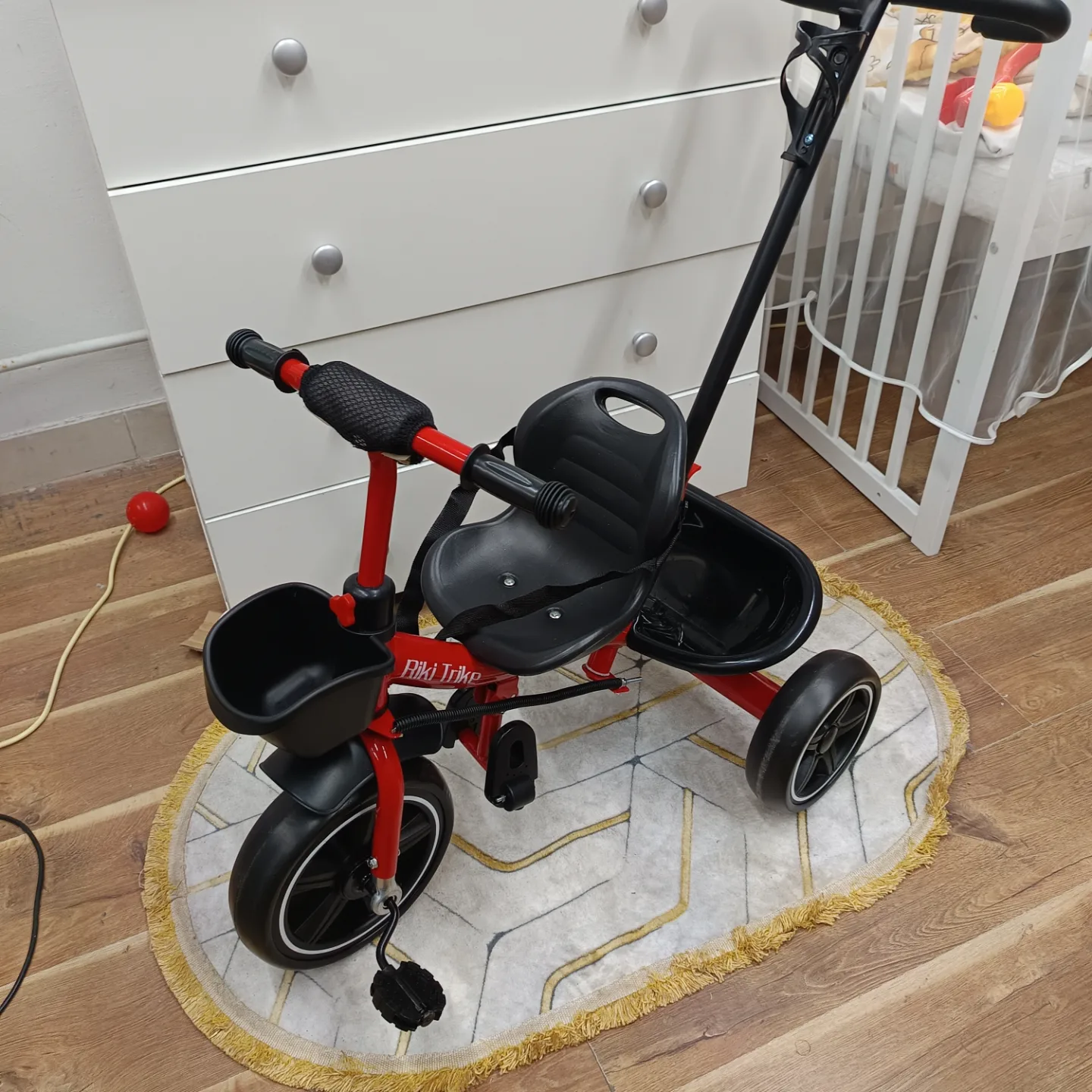 Triciclu culoarea rosu Art. 74500